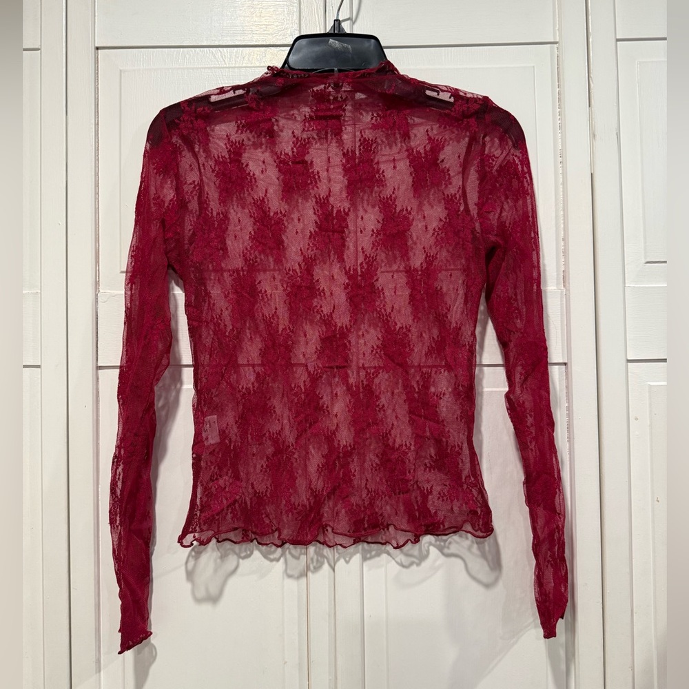 Lace top size small new in package‎